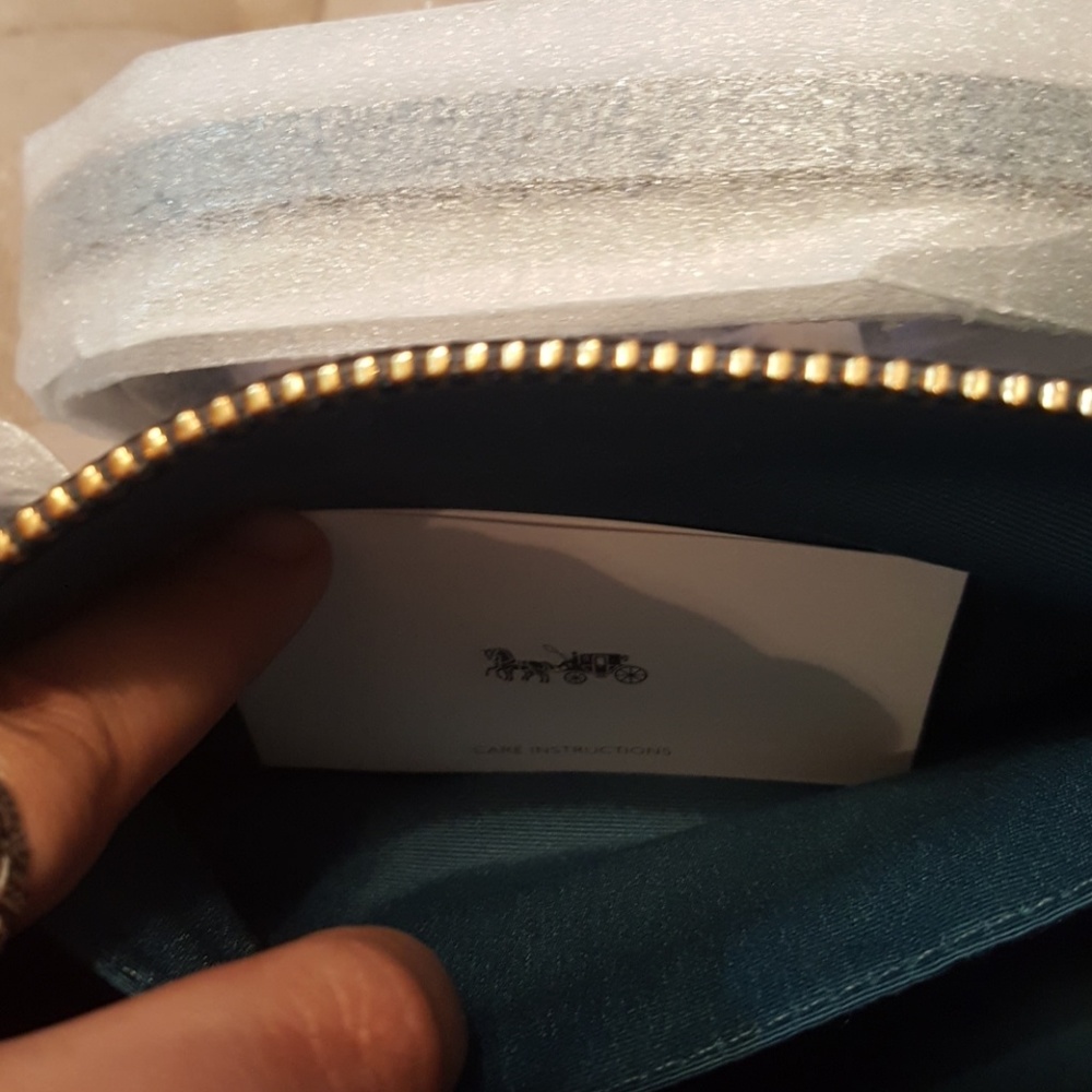 Coach purse - Picture 4 of 4